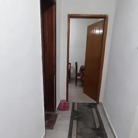 Josiba Apartament Vollga ドゥラス